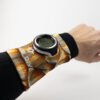 Imagen de la muñequera Neoprene Wristband Turtle equipada con ordenador vista anterior