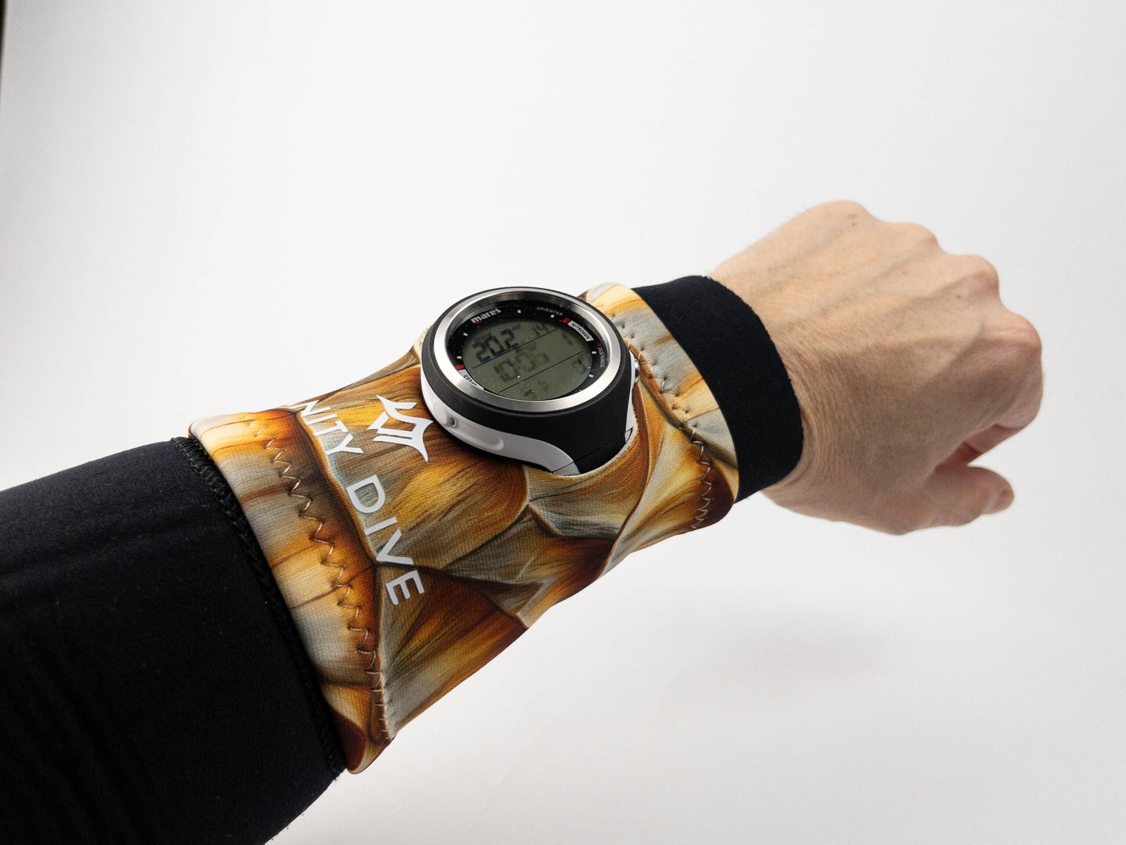 Imagen de la muñequera Neoprene Wristband Turtle equipada con ordenador vista anterior