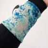 Imagen de la Neoprene Wristband Mediterranean Camo en modelo vista lateral