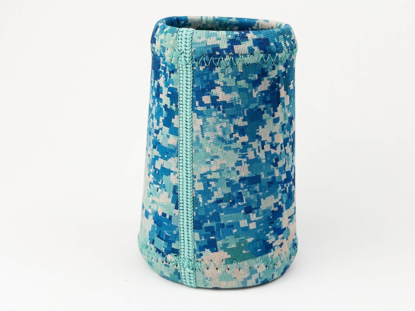 Imagen de la Neoprene Wristband Mediterranean Camo vista trasera