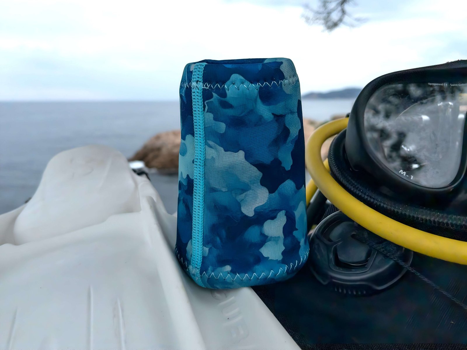 Fotografia de la Neoprene Wristaband Ocean Camo exterior back