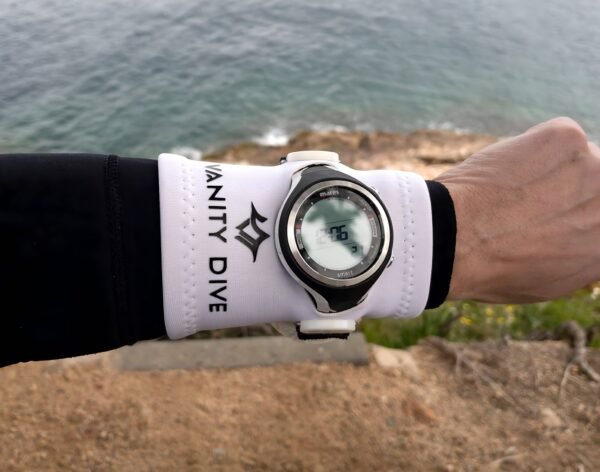 Fotografia de la Neoprene Wristaband White Pro exterior model front