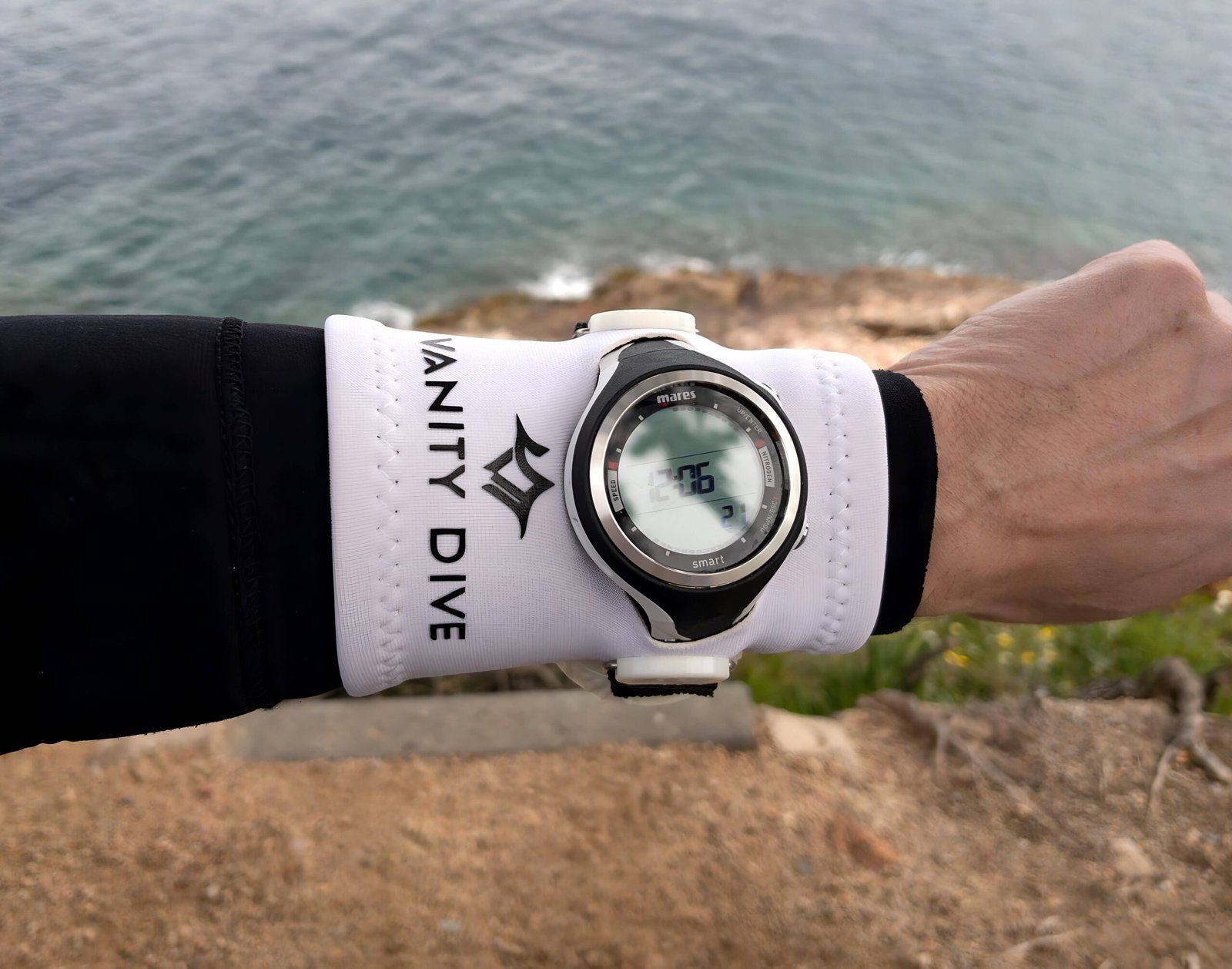 Fotografia de la Neoprene Wristaband White Pro exterior model front