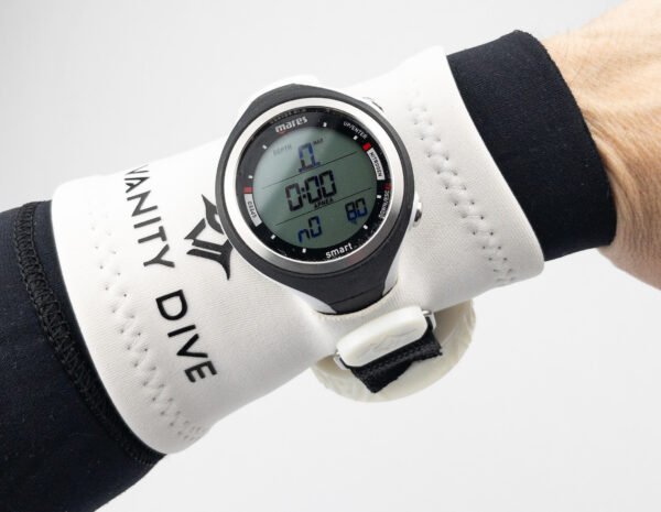 Fotografia de la Neoprene Wristaband White Pro estudio model front